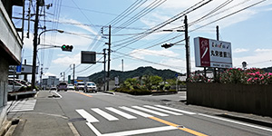 鷹野橋西詰交差点　右折